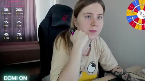 Snapshot of oliviamunk chatting on February 26, 10:05 am . online show from February 26, 10:05 am