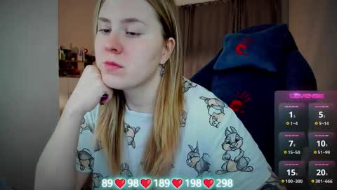 Snapshot of oliviamunk chatting on October 21, 4:17 am . online show from October 21, 4:17 am