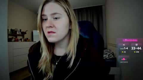 Snapshot of oliviamunk chatting on September 17, 4:16 am . online show from September 17, 4:16 am