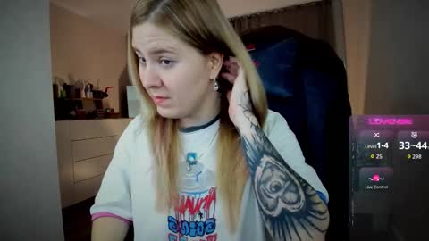 Snapshot of oliviamunk chatting on September 14, 4:48 am . online show from September 14, 4:48 am