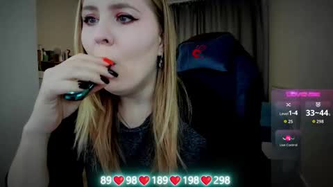 Snapshot of oliviamunk chatting on October 8, 5:13 am . online show from October 8, 5:13 am