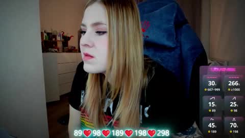 Snapshot of oliviamunk chatting on October 22, 5:32 am . online show from October 22, 5:32 am