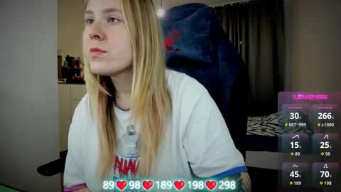 Snapshot of oliviamunk chatting on September 11, 4:36 am . online show from September 11, 4:36 am