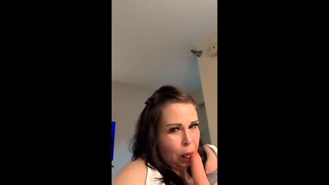 oliviapaige1983 online show from February 16, 4:54 am