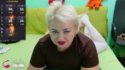 oliviaparadise online show from November 9, 9:57 am