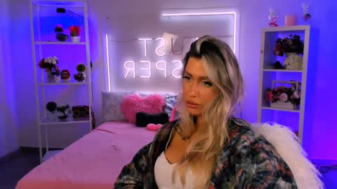 Olivia online show from February 5, 5:30 am