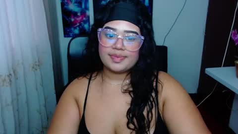 oliviia_cute online show from January 12, 9:55 pm