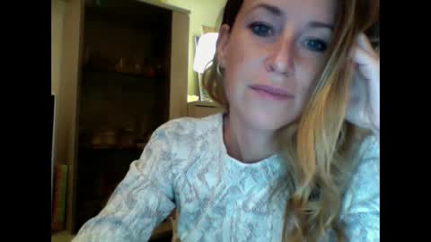 Snapshot of olyra11 chatting on October 4, 7:11 pm olyra11 online show from October 4, 7:11 pm