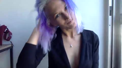 omilk online show from December 7, 6:54 pm