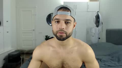 onebestlover online show from December 19, 11:38 am