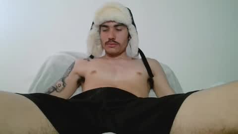 onzas_ online show from February 15, 6:17 pm