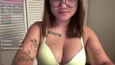 Miss Girly online show from November 12, 9:11 am