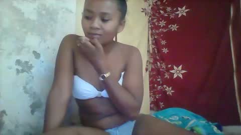 oooozafiette online show from May 26, 6:47 pm