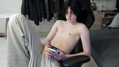 Bella and John online show from March 27, 8:43 pm