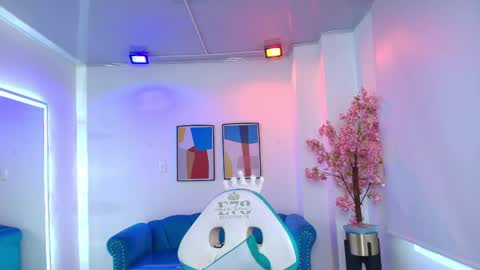 oriana_wood online show from May 29, 11:41 am