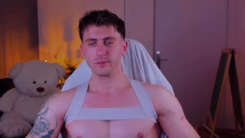 Oscar online show from November 13, 9:39 pm