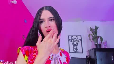 vella online show from November 18, 8:12 pm