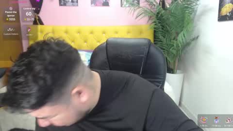 Snapshot of oso_gael chatting on February 11, 5:50 pm Bear Gael online show from February 11, 5:50 pm