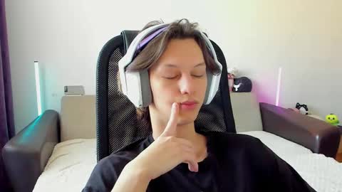 Ostin online show from February 19, 4:33 am