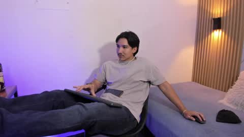 Otto Andrew online show from April 2, 3:58 am