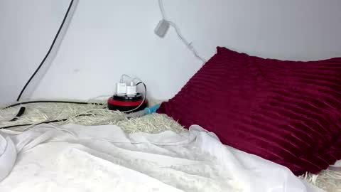 oumaimasoufaine66 online show from November 17, 11:07 pm