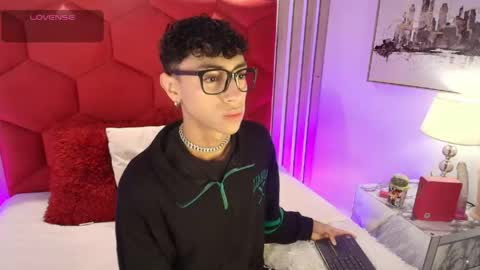 Owen online show from May 4, 3:46 am