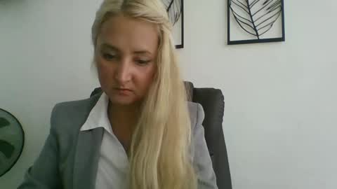 oxifoxi online show from October 8, 10:32 am