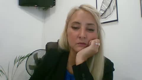 oxifoxi online show from October 16, 6:35 am