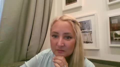 oxifoxi online show from October 6, 10:11 am