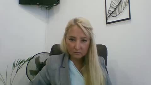 oxifoxi online show from October 19, 6:07 am