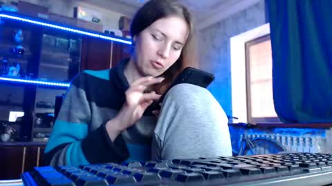 Ella online show from May 20, 8:10 am