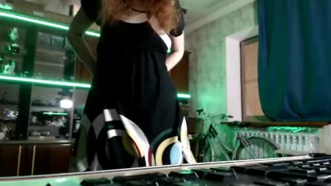 Ella online show from May 22, 10:44 am