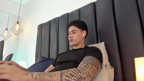 Javi    online show from February 8, 11:08 pm