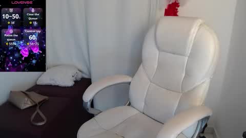 paiperhalliwey online show from November 26, 6:37 pm