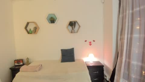 Paloma  online show from April 6, 9:38 pm