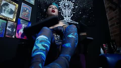       online show from March 3, 11:03 pm