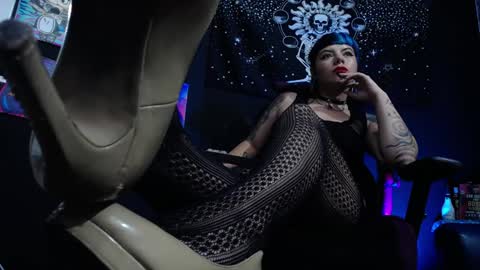       online show from February 7, 8:20 pm