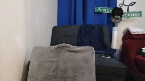 PantsLessTraveler online show from March 8, 12:30 pm