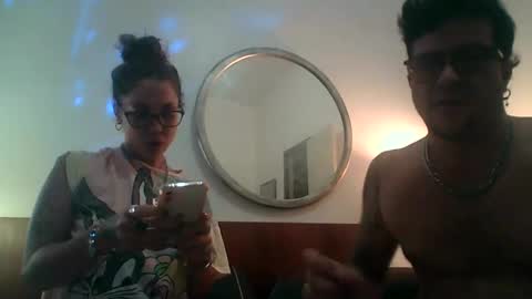 parejarock40346 online show from April 3, 12:39 am