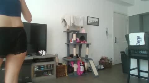 parisbaby2000 online show from September 9, 2:17 pm