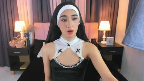 parismilker online show from February 28, 10:25 pm