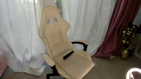 Snapshot of patriciakeys chatting on October 22, 7:11 am Patricia online show from October 22, 7:11 am