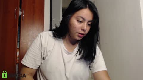 Snapshot of paula_torrez chatting on December 14, 3:50 am paula_torrez online show from December 14, 3:50 am