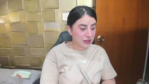 paulinabelen21 online show from May 12, 3:59 am