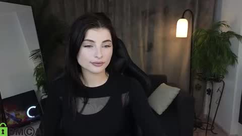 Pauline online show from December 4, 8:19 pm