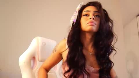 paulinne_clark online show from March 24, 8:15 pm