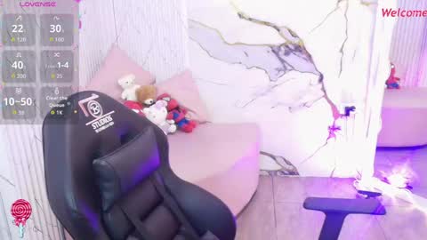peachy_tay online show from May 10, 11:38 am