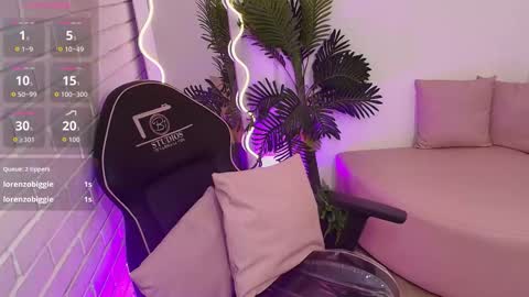 peachy_tay online show from December 17, 2:13 pm