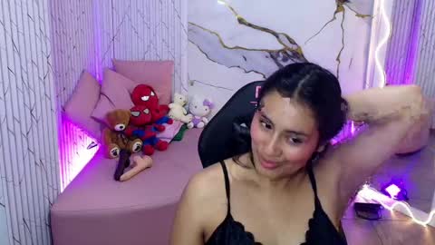 peachy_tay online show from May 13, 4:05 pm