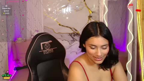 peachy_tay online show from April 29, 11:59 am